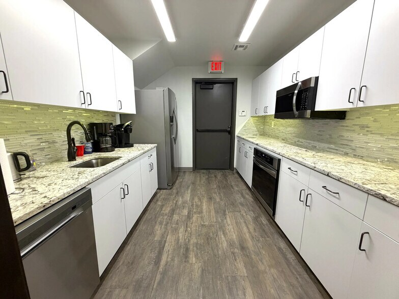 More Photos Of 921 26th Ave NW, Norman Office For Lease