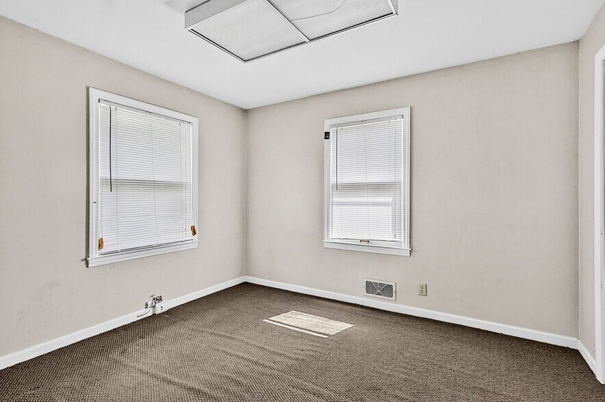 More Photos Of 7102 E Pendleton Pike, Indianapolis Office For Sale
