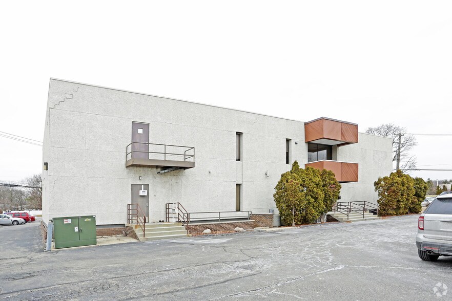 More Photos Of 23900 Orchard Lake Rd, Farmington Hills Medical For Lease
