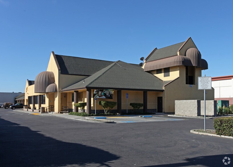 More Photos Of 552 W Benjamin Holt Dr, Stockton Restaurant For Lease