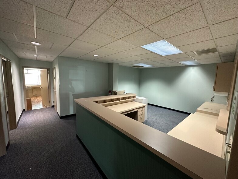 More Photos Of 810 Canton Rd, Marietta Medical For Lease