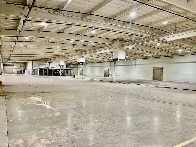More Photos Of 1985 W Olive Ave, Merced Warehouse For Lease