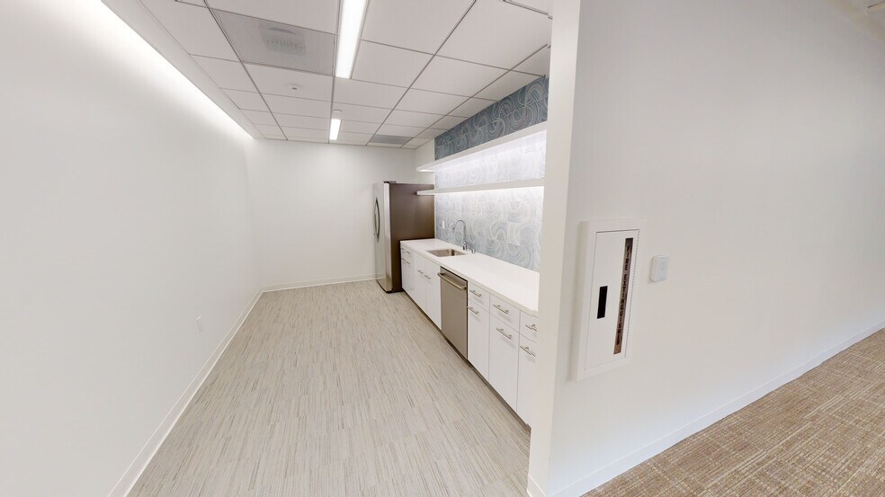 More Photos Of 1 Harbor Dr, Sausalito Unknown For Lease