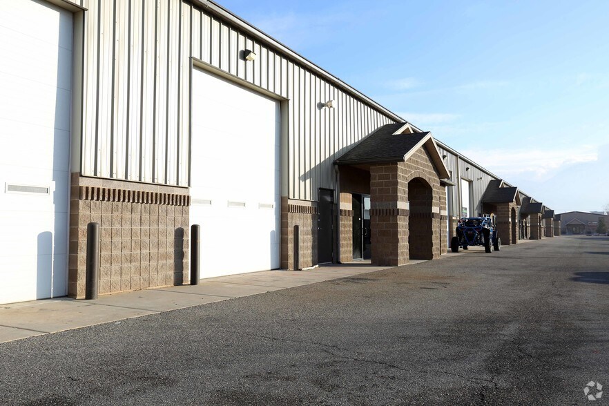 More Photos Of 3035 S Scott Ln, West Haven Warehouse For Lease