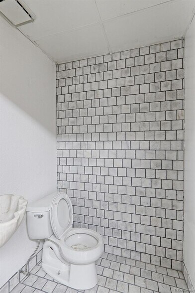 More Photos Of 602 Cedar St, Hudson Restaurant For Sale