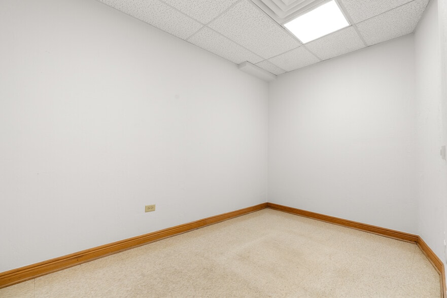 More Photos Of 6135 N Elston Ave, Chicago Office Residential For Sale