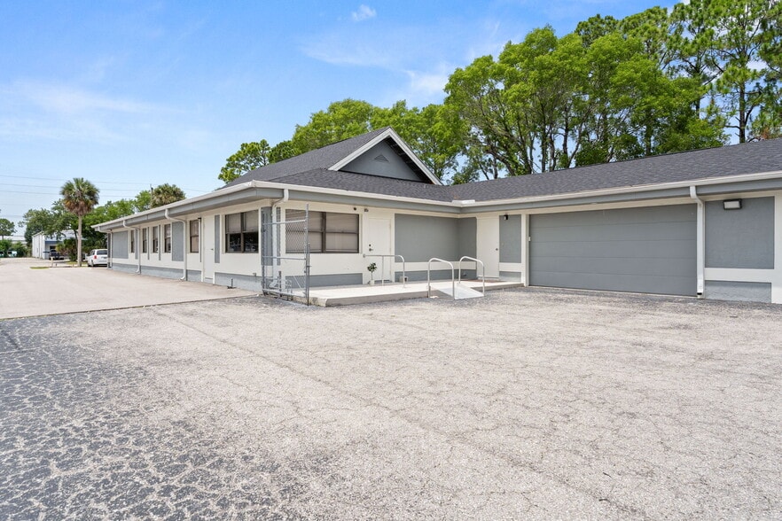 More Photos Of 6241 Arc Way, Fort Myers Office For Sale