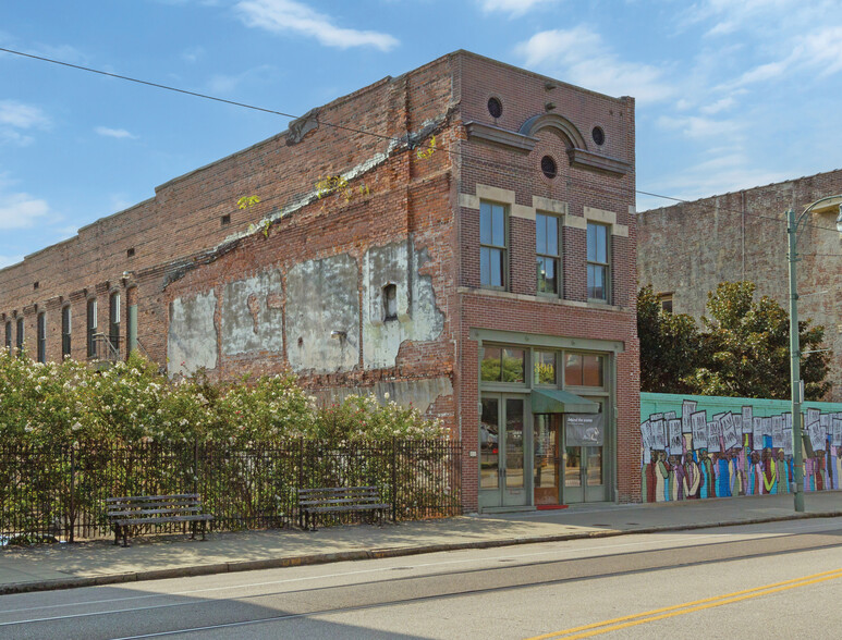 Primary Photo Of 390 S Main St, Memphis Office For Sale