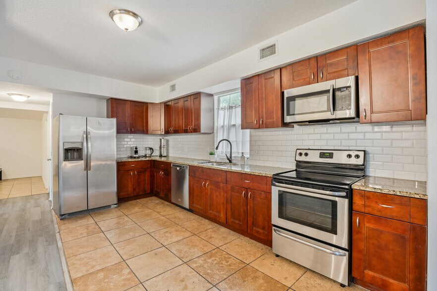 More Photos Of 105 W Columbus Dr, Tampa Office Residential For Sale