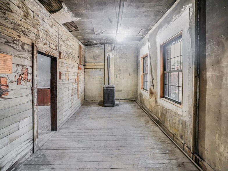 More Photos Of 918 Rickenbach St, Pittsburgh Warehouse For Sale