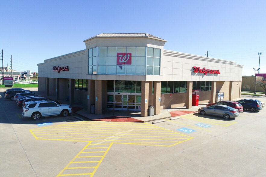 Primary Photo Of 8942 W Sam Houston Pkwy N, Houston Drugstore For Sale