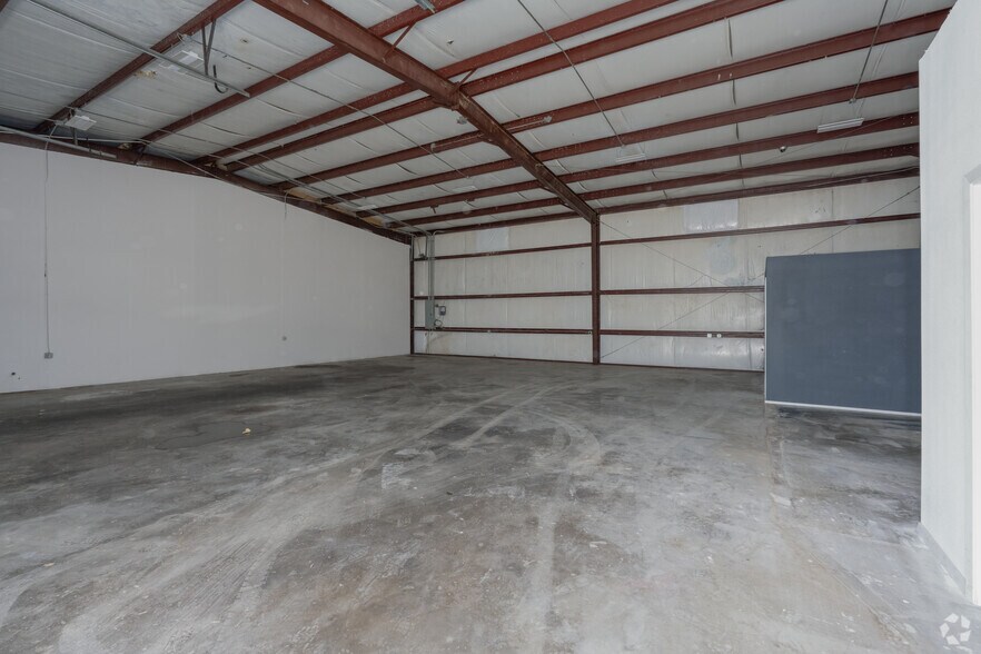More Photos Of 2653 Blue Mound Rd W, Haslet Warehouse For Lease