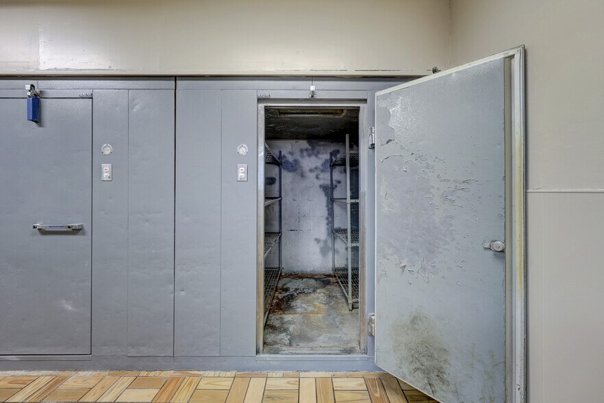 More Photos Of 21559 Grand River Ave, Detroit Storefront For Lease