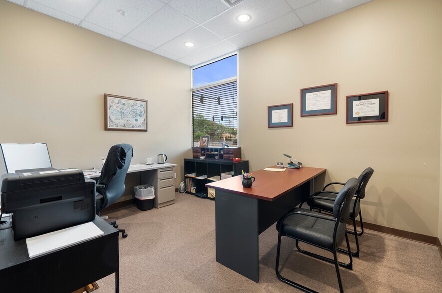 More Photos Of 1345 E Chandler Blvd, Phoenix Office For Lease