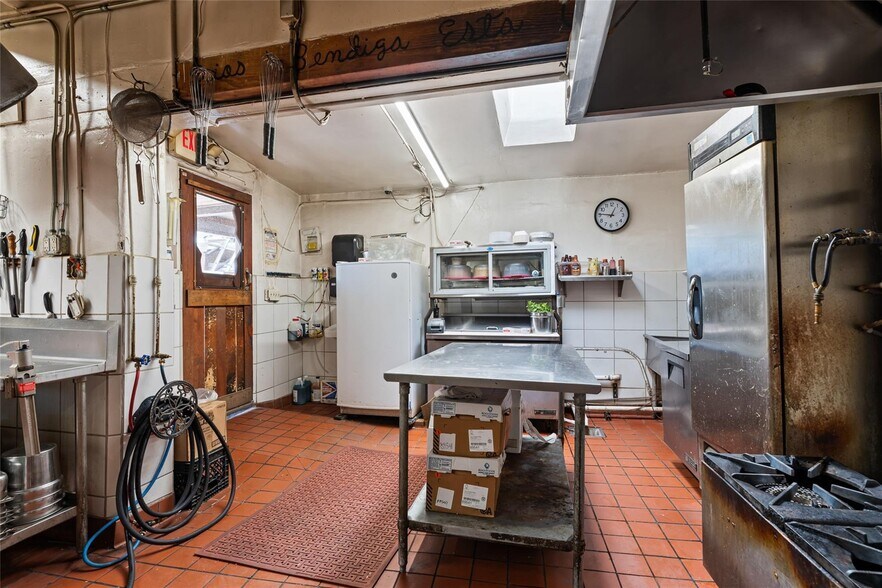 More Photos Of 4 Banana Ln, Santa Fe Restaurant For Sale