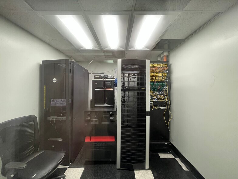 More Photos Of 337 S Anderson St, Los Angeles Manufacturing For Lease