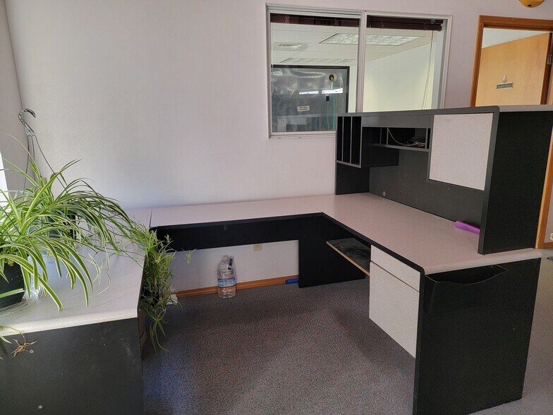 More Photos Of 16371 E State Route 3, Allyn Distribution For Lease