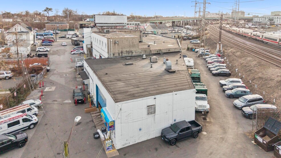 More Photos Of 914 E Main St, Stamford Warehouse For Sale