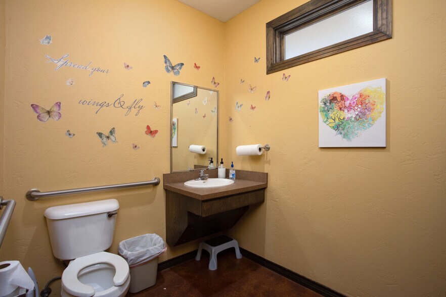 More Photos Of 1721 S Tyler St, Amarillo Office For Sale