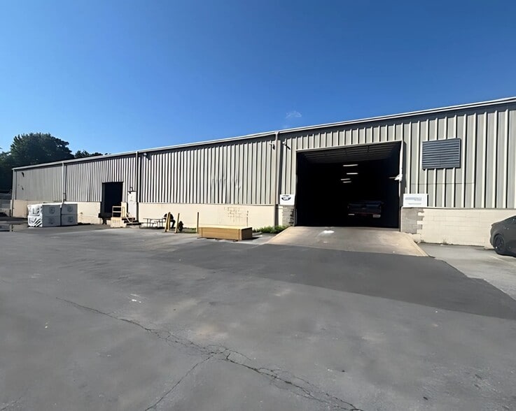 More Photos Of 721 Dawson Dr, Newark Warehouse For Lease