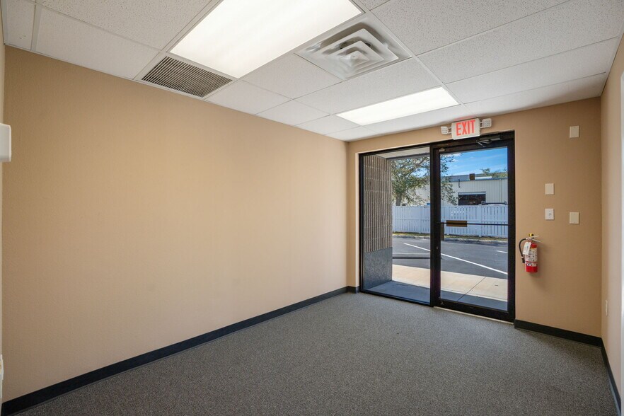 More Photos Of 8141 Blaikie Ct, Sarasota Warehouse For Lease