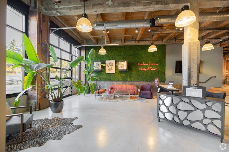 More Photos Of 1741 W Saint Paul Ave, Milwaukee Flex For Sale