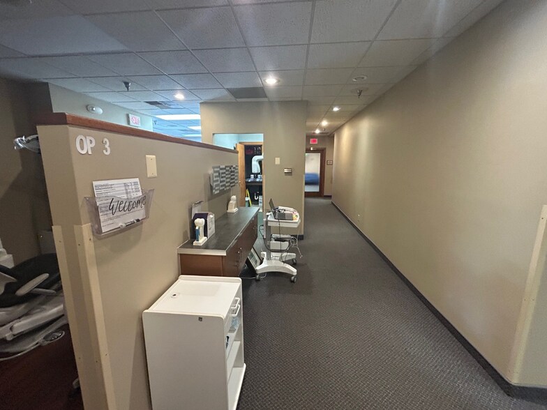 More Photos Of 629-639 Eastern Blvd, Clarksville Medical For Lease