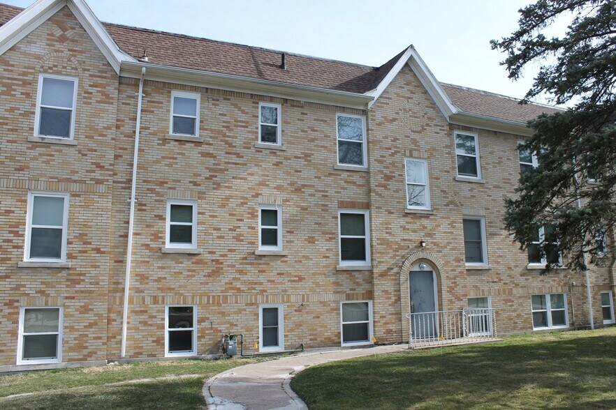 More Photos Of 423 Washington St, Monroe Apartments For Sale