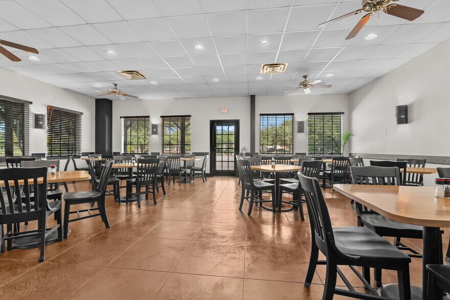 More Photos Of 983 N Highway 123 Byp, Seguin Restaurant For Sale