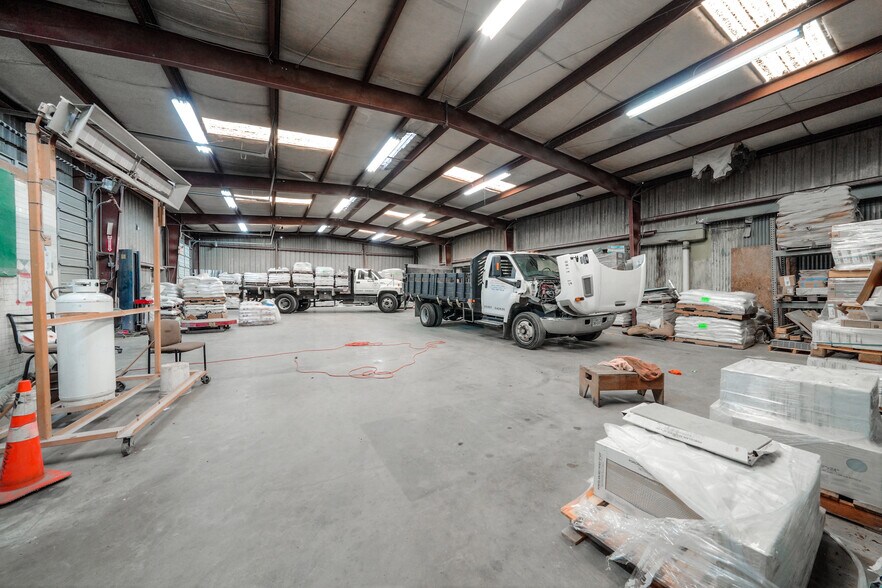 More Photos Of 6302 Saint Augustine St, Houston Manufacturing For Lease