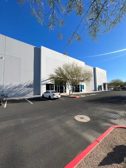 More Photos Of 1000 W Vista Bonita Dr, Phoenix Warehouse For Lease
