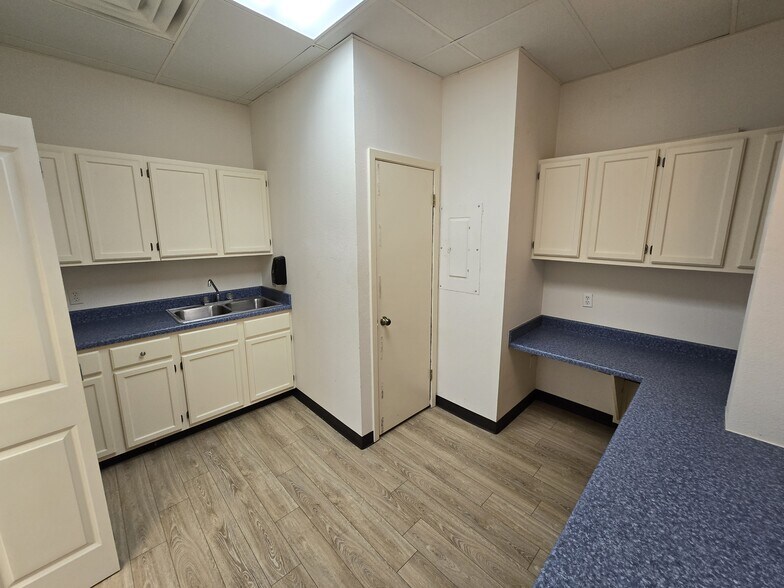 More Photos Of 24123 Boerne Stage Rd, San Antonio Unknown For Lease