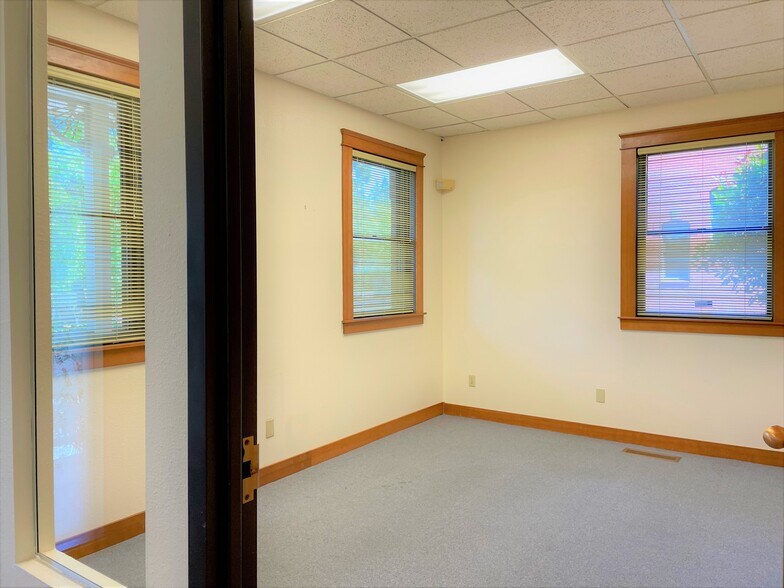 More Photos Of 18660 Sw Boones Ferry Rd, Tualatin Office For Lease