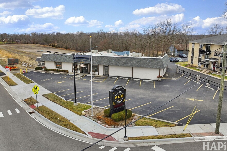 More Photos Of 10 W Grand Ave, Lake Villa Restaurant For Sale