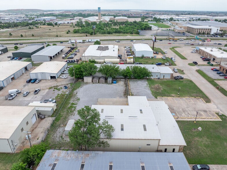More Photos Of 813 SE 84th St, Oklahoma City Manufacturing For Sale