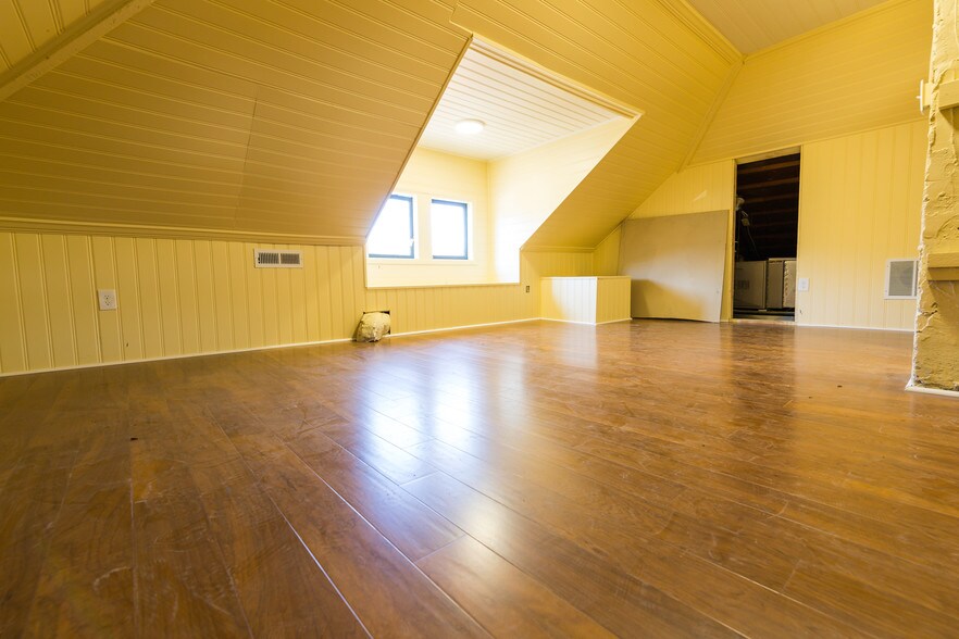 More Photos Of 1536 NW 23rd Ave, Portland Storefront Retail Office For Sale