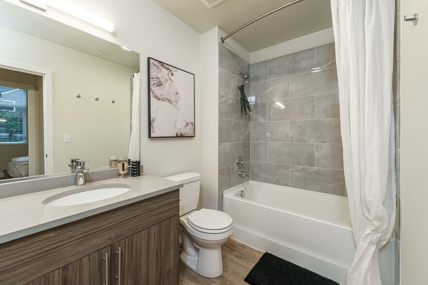 More Photos Of 1311 SW Gibbs St, Portland Apartments For Sale