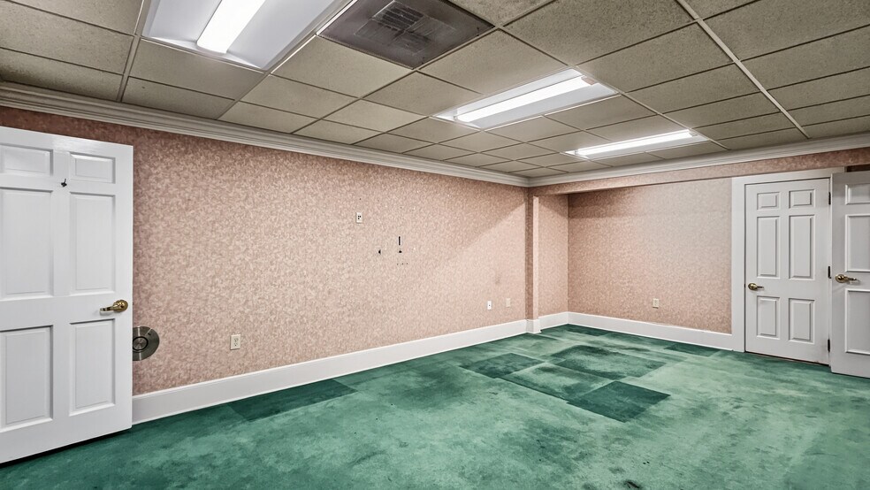 More Photos Of 112 N Jefferson St, Athens Bank For Lease