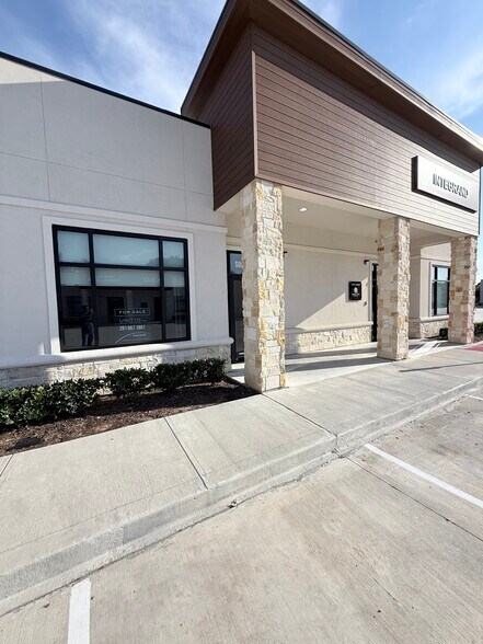 More Photos Of 18707 Mueschke Rd, Cypress Office For Sale