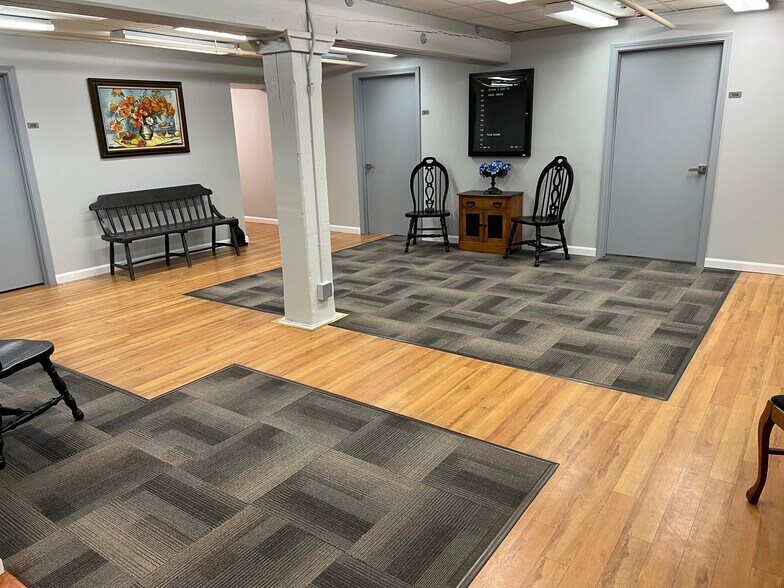 More Photos Of 50 Industrial Cir, Lincoln Manufacturing For Lease