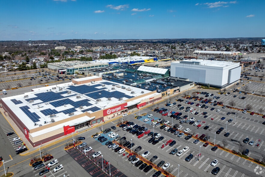 More Photos Of 358 Broadway Mall, Hicksville Unknown For Lease