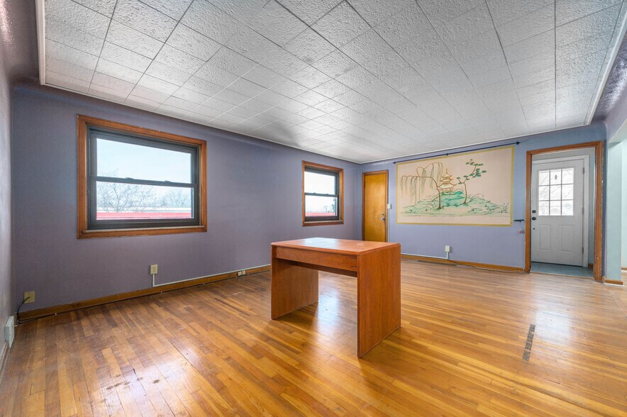 More Photos Of 5203 Turney Rd, Garfield Heights Bar For Sale