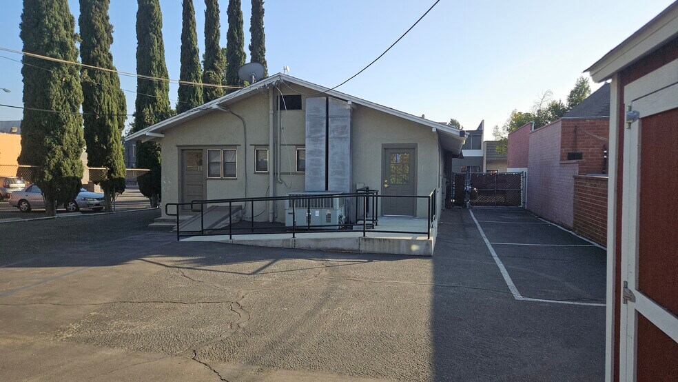 More Photos Of 1155 E Green St, Pasadena Office For Lease