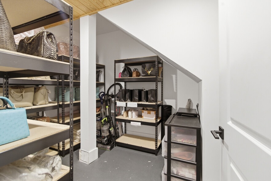 More Photos Of 84 Spring St, Charleston Storefront Retail Residential For Lease