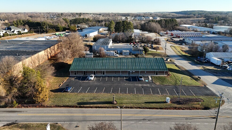 More Photos Of 107 Sunbelt Ct, Greer Light Distribution For Lease