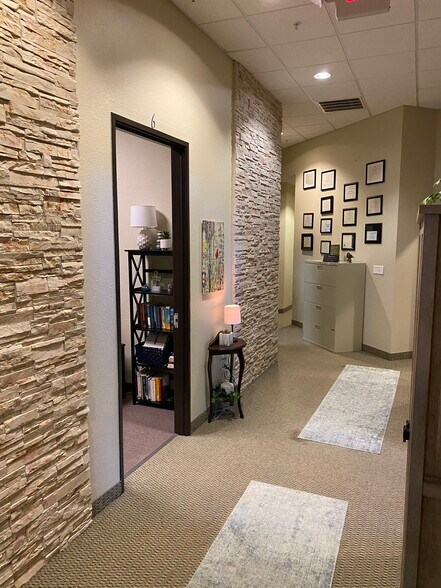 More Photos Of 1100 Parker Sq, Flower Mound Office For Lease