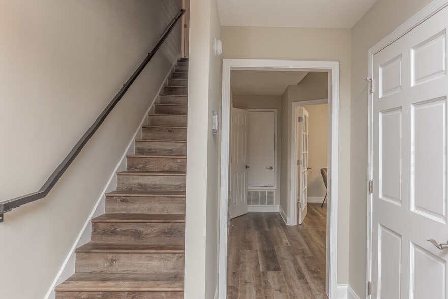 More Photos Of 77-87 Bay Bridge Dr, Gulf Breeze Office For Sale