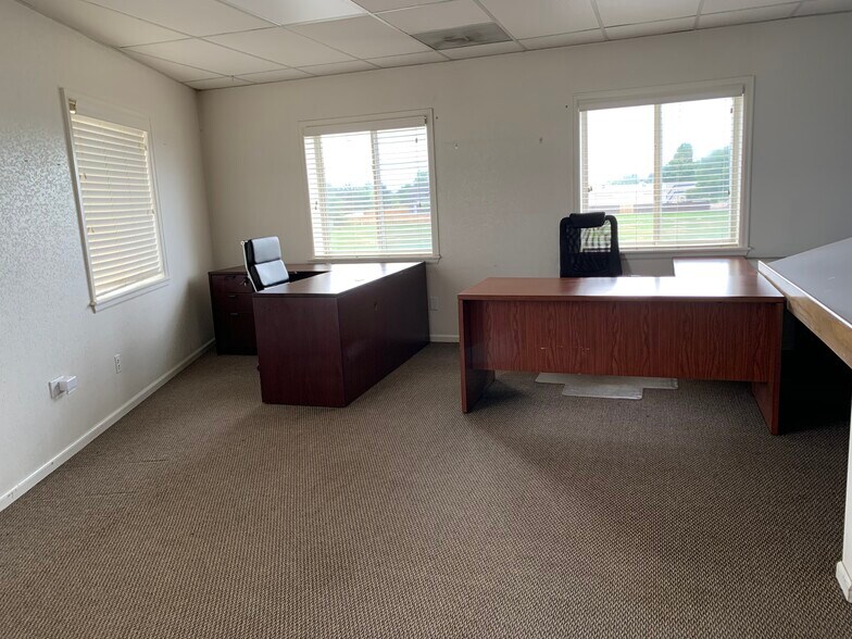 More Photos Of 14400 E Smith Rd, Aurora Warehouse For Lease