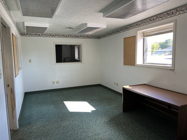 More Photos Of 603-615 E Jefferson St, Plymouth Office For Sale