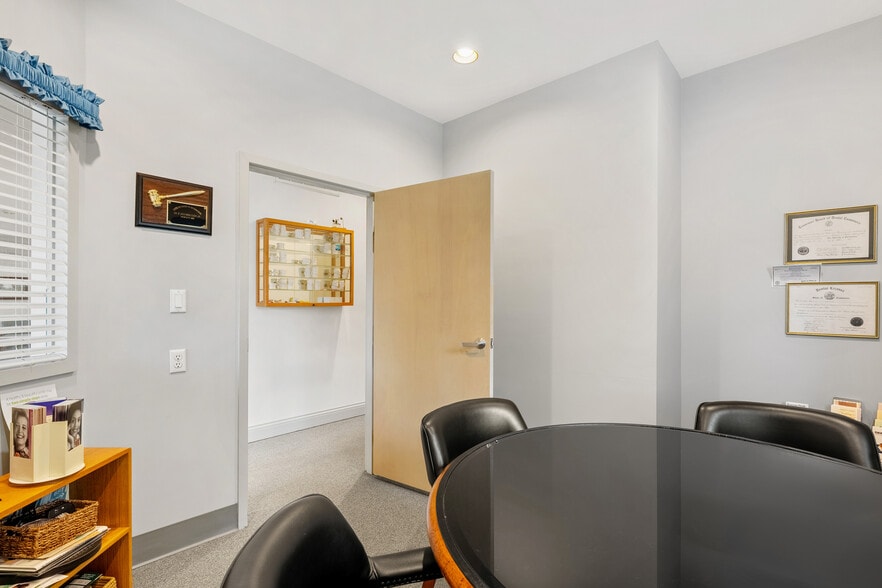 More Photos Of 3221 W Governor John Sevier Hwy, Knoxville Medical For Lease